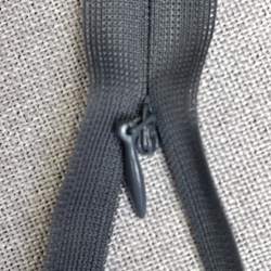 FERMETURE ECLAIR NYLON INVISIBLE GRIS F Z 41 22CM