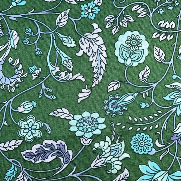 TISSU COTON IMPRIME ARABESQUE FLEUR VERT