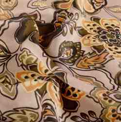 TISSU POLYESTER SATIN IMPRIMÉ FLORAL NUDE ET AMBRE
