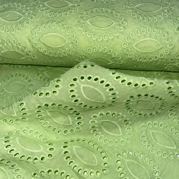 TISSU BRODERIE ANGLAISE VERT ANIS